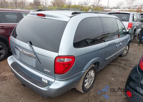 2005 Chrysler Town & Country Touring from USA, damaged, VIN 2C8GP54L95R429693